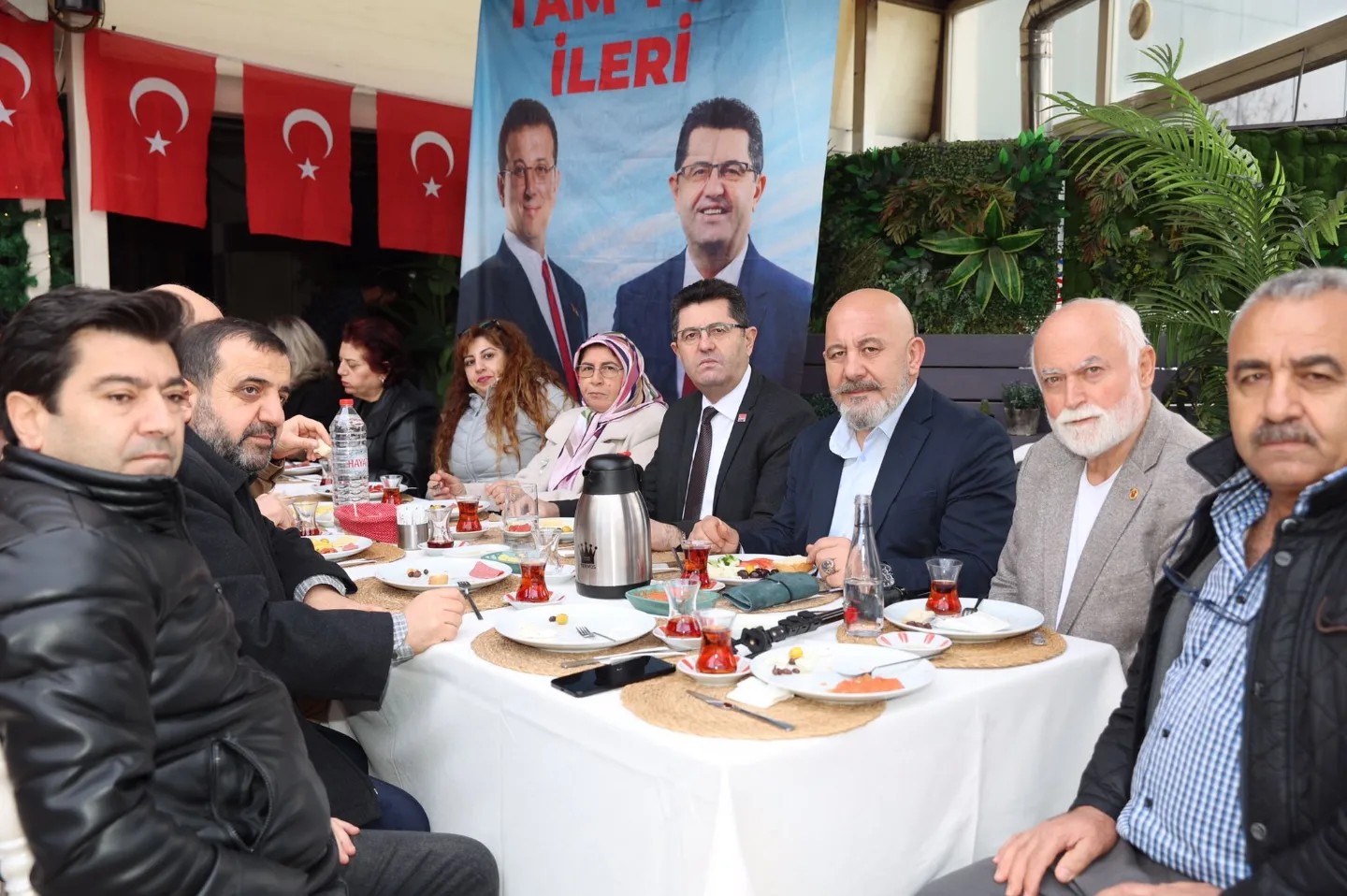 ORHAN ÇERKEZ KUAFÖRLERE “SORUNLARINIZI ÇÖZMEYE HAZIRIM”