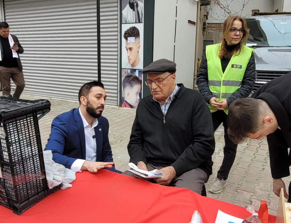 ÖZGÜR GÜNEŞ ÖÇALAN SAHAYA HIZLI İNDİ ÖZGÜR GÜNEŞ ÖÇALAN SAHAYA HIZLI İNDİ