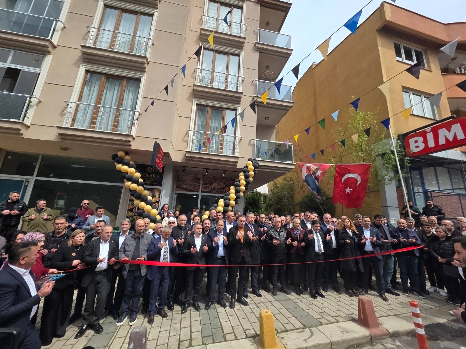 Kirazlıdere’de Özkara Lokanta Açıldı: Yoğun Katılım Dikkat Çekti