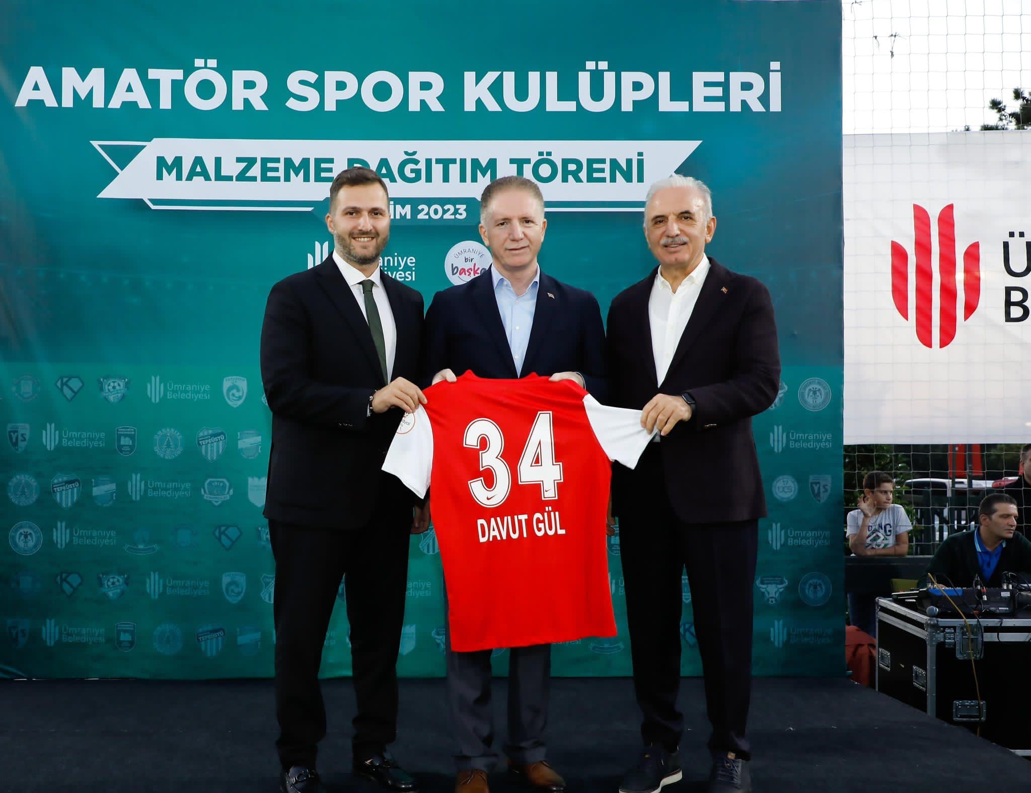 ÜMRANİYE BELEDİYESİNDEN AMATÖR SPOR KULÜPLERİNE DESTEK ÜMRANİYE BELEDİYESİNDEN AMATÖR SPOR KULÜPLERİNE DESTEK