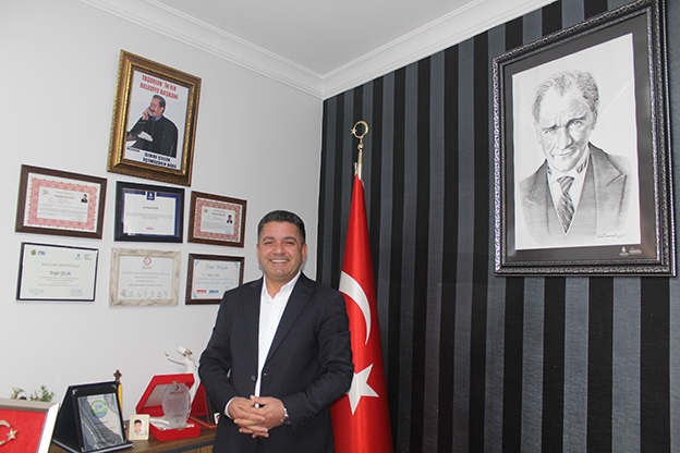 ENGİN ÇELİK, SULTANÇİFTLİĞİ MAHALLESİ İÇİN YENİDEN YOLA ÇIKIYOR ENGİN ÇELİK, SULTANÇİFTLİĞİ MAHALLESİ İÇİN YENİDEN YOLA ÇIKIYOR
