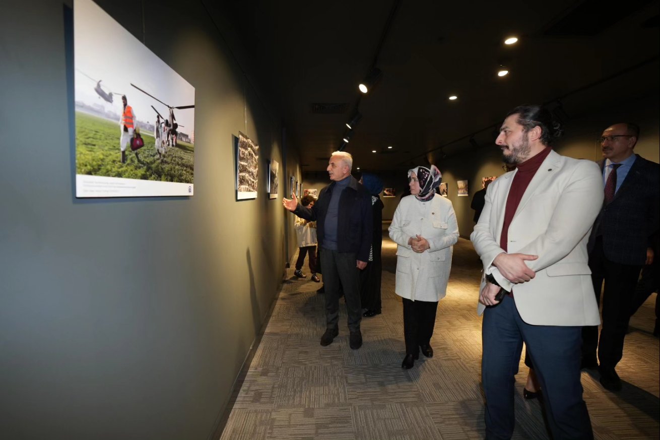 ÜMRANİYE’DE DEPREM FOTOĞRAFLARI SERGİSİ AÇILDI
