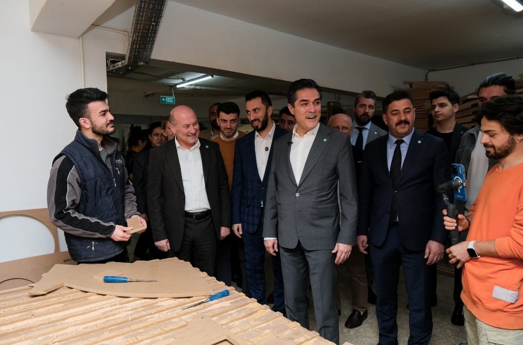 BUĞRA KAVUNCU ÇEKMEKÖY’DE SAHAYA İNDİ