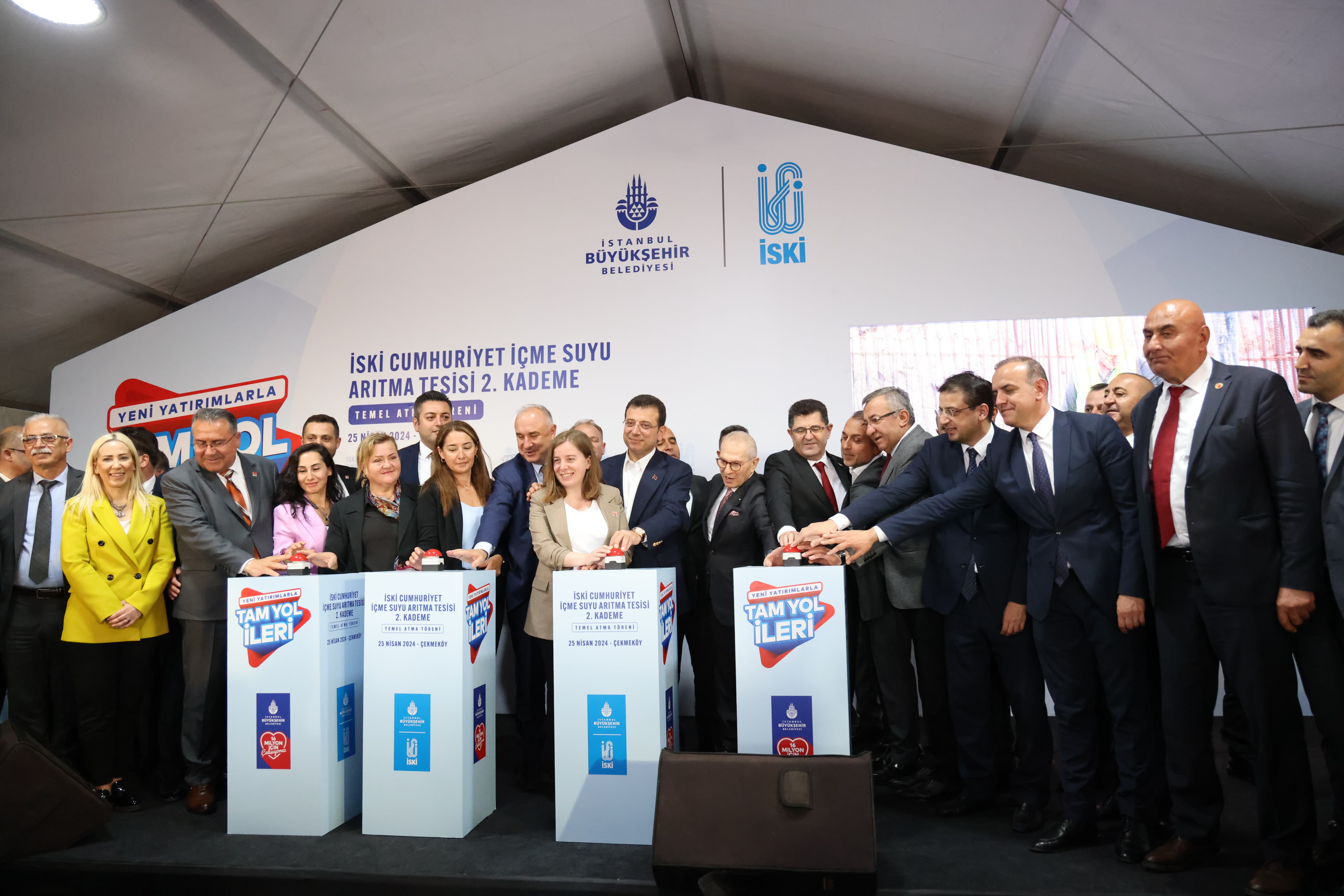 İBB BAŞKANI İMAMOĞLU ÇEKMEKÖY’DE TEMEL ATMA TÖRENİNE KATILDI