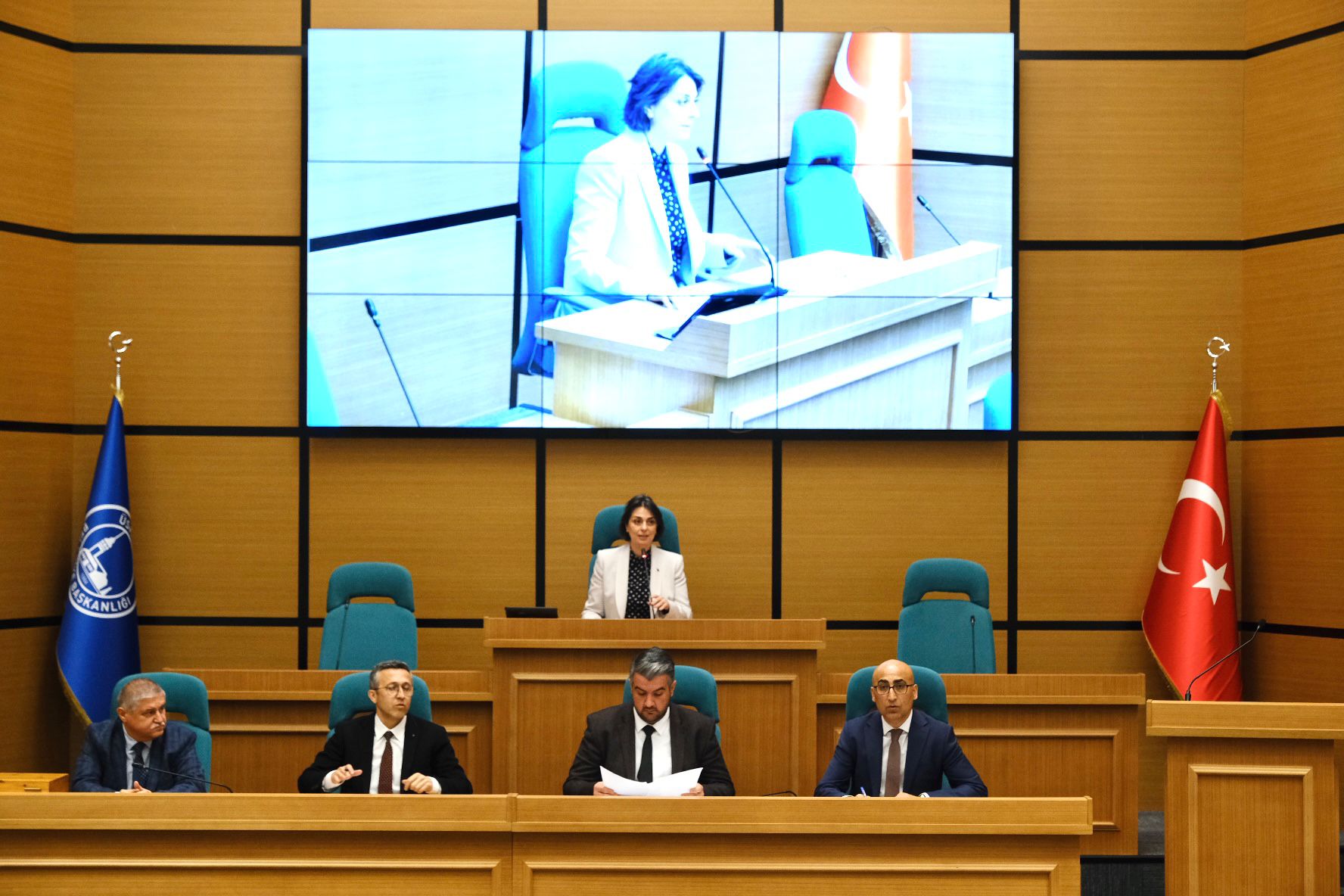 ÜSKÜDAR'DA YENİ DÖNEMİN İLK MECLİS TOPLANTISI GERÇEKLEŞTİ ÜSKÜDAR'DA YENİ DÖNEMİN İLK MECLİS TOPLANTISI GERÇEKLEŞTİ