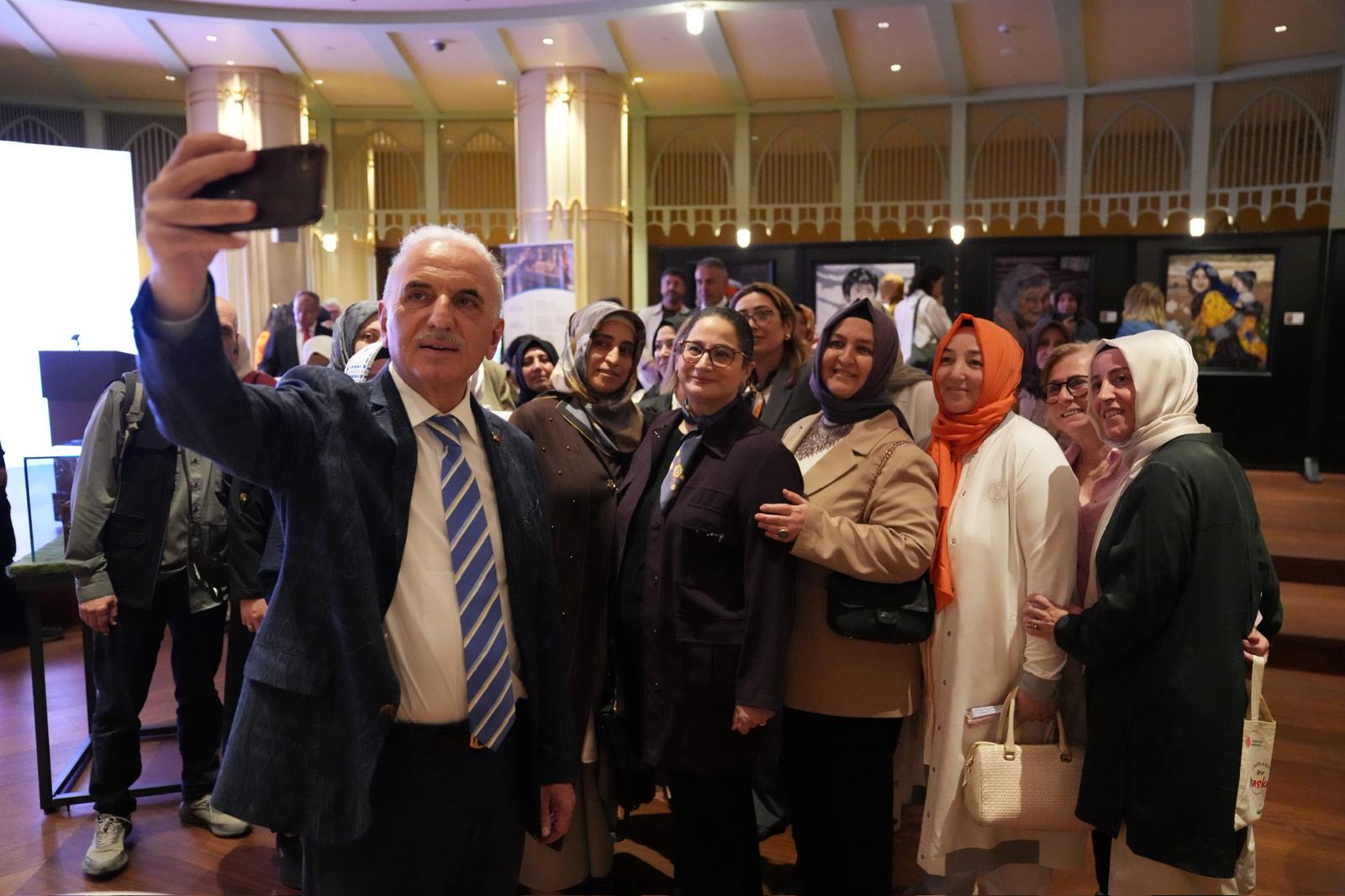 “YÜNDEN YÜREK” KEÇE İŞLEME SERGİSİ TAKSİM’DE SANATSEVERLERLE BULUŞTU