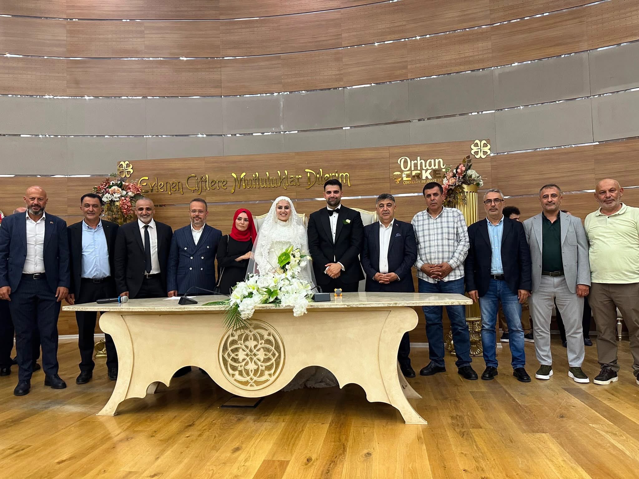 DEMİRKOL AİLESİNİN MUTLU GÜNÜNDE ÇEKMEKÖY BULUŞTU DEMİRKOL AİLESİNİN MUTLU GÜNÜNDE ÇEKMEKÖY BULUŞTU