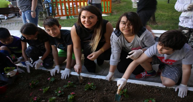 "ÇÖPLER ÇİÇEK OLSUN" PROJESİNDE EKİM ŞENLİĞİ