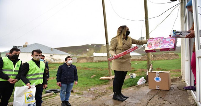 TUZLA GÖNÜL ELLERİ ÇARŞISI’NDAN VAN’A YARDIM ELİ